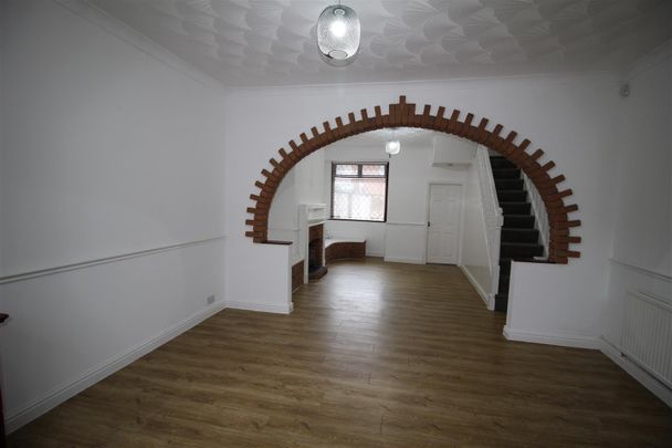 3 Bedroom End of Terrace House for Rent - Photo 1