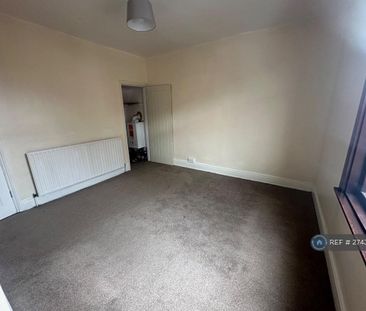 3 bedroom end of terrace house to rent - Photo 5