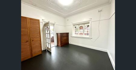 Newly Renovated Double Brick House in Prime Location - Photo 2