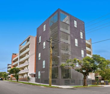 Perfectly positioned apartment within walking distance to shopping village and train station - Photo 5