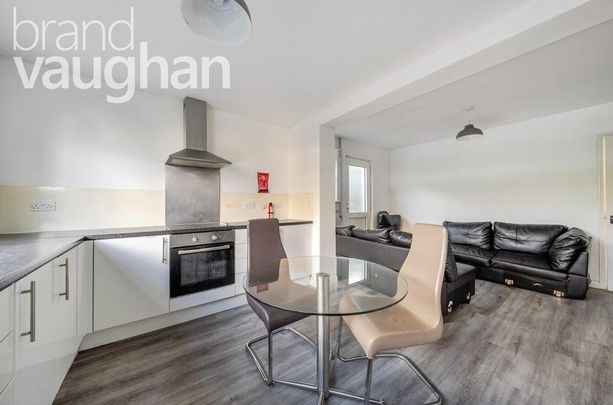 6 bedroom semi-detached house to rent - Photo 1