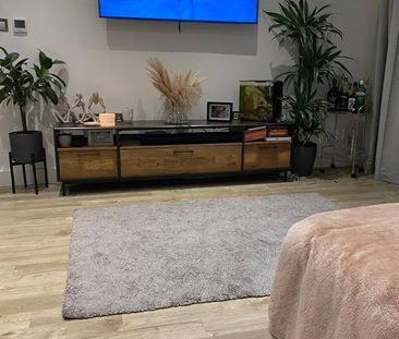 1 Bed Flat, Suntrap Court, E3 - Photo 1