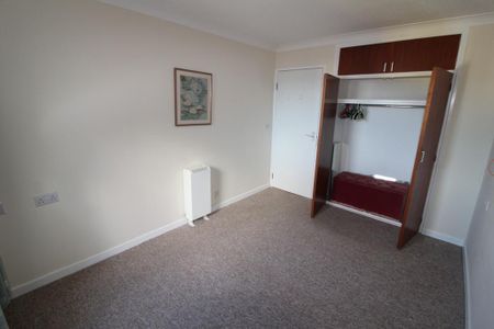 1 bedroom retirement property to rent - Photo 3