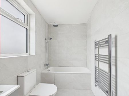 Granville Avenue, Feltham,TW13 - Photo 3