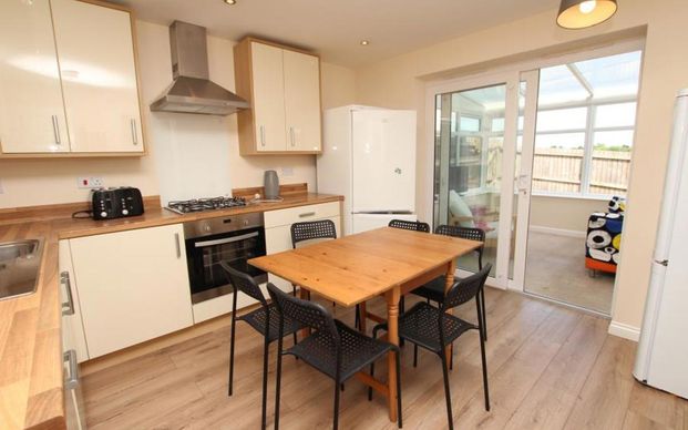 ***STUDENT PROPERTY *** 6 bedroom student property 5 min walk from University of the West of England. Bills included - Move in June 2026. - Photo 1