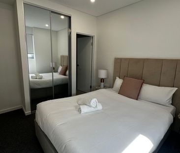 Over-sized Two-bedroom Apartment - Fully Furnished! - Photo 5