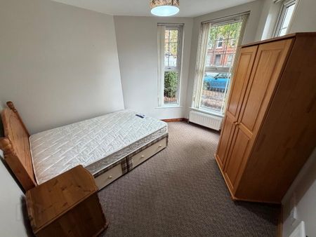 Flat 1, 95 University Avenue, Belfast, BT7 1GX - Photo 3