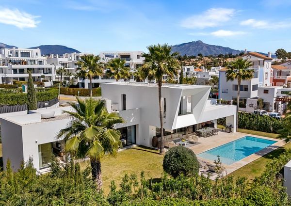 4 bedroom luxury Villa for rent in El Paraíso, Andalusia
