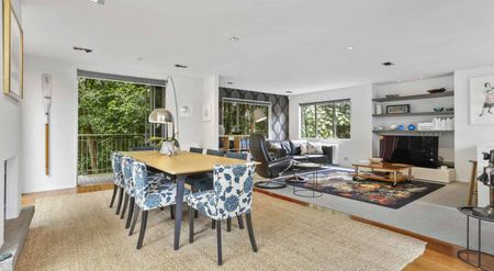 Executive-Styling, Easy Living! - Photo 5