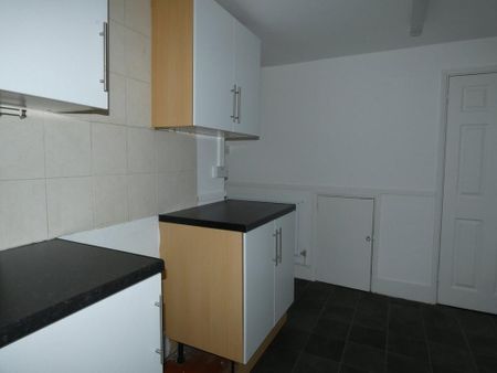 3 bedroom end of terrace house to rent - Photo 4