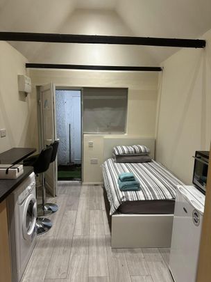 Studio to rent - Photo 1