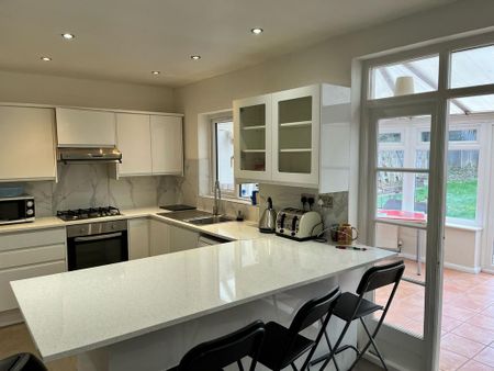 5 bedroom semi-detached house to rent - Photo 3