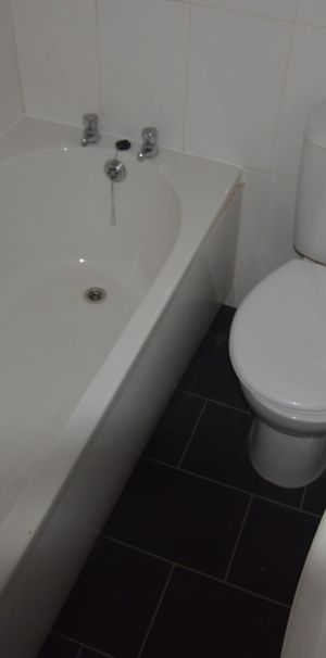 To Let 1 Bed Apartment - Photo 1