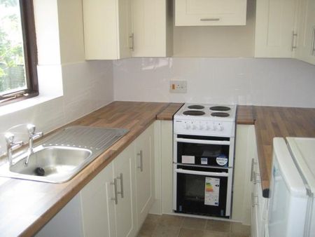 1 bedroom ground floor flat to rent - Photo 3