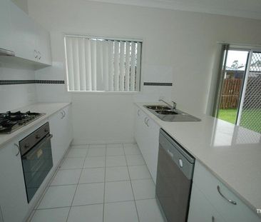 BEAUTIFUL FAMILY HOME WITH AIR-CONDITIONING CLOSE TO SHOPS - Photo 3