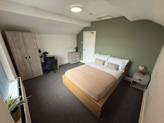 Willow Lane Room 6 - Photo 1