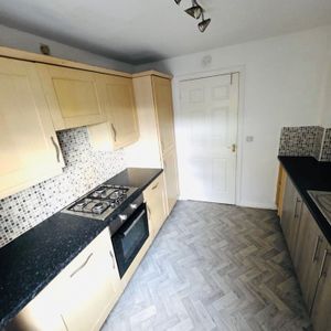 2 Bed Flat, The Wells Road, NG3 - Photo 2