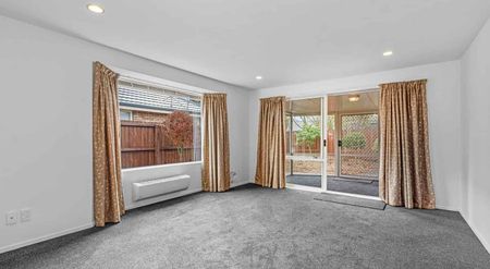 Girls High School Zone - Warm and Private 3 Bedroom Townhouse. - Photo 4