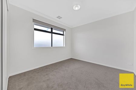 Spacious Double-Storey Home for the Growing Family! - Photo 4