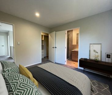 Modern 4-Bedroom Terrace Home – Prime Location for - Photo 1