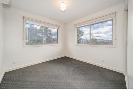 8 Erskine Ridge, Mooroolbark - Photo 4