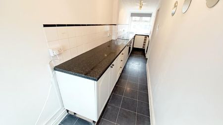 2 bedroom terraced house to rent - Photo 4