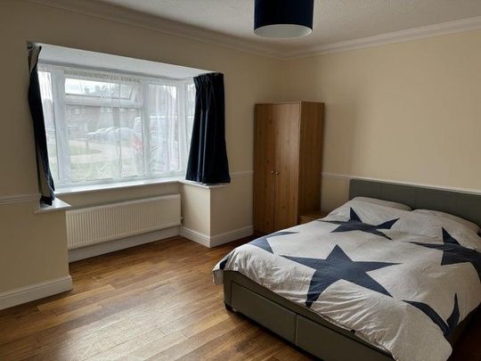 1 bedroom in a house share to rent - Photo 1