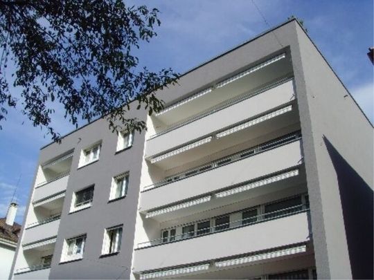 Central location with lake view - Photo 1