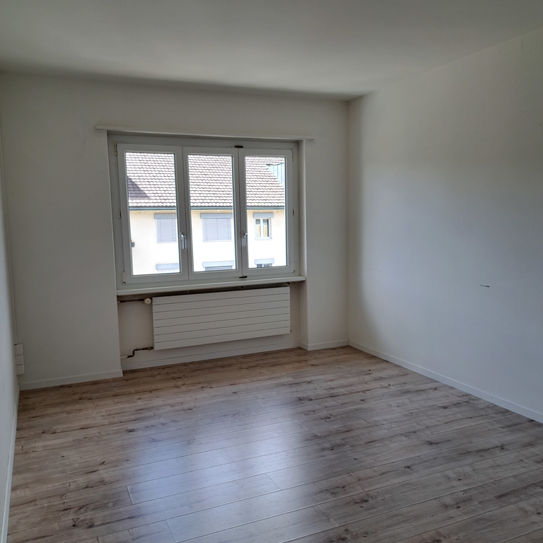 ZENTRALE WOHNUNG ZU VERMIETEN - ERSTE MONATSMIETE MIETZINSFREI - Foto 1