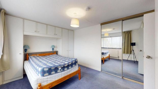 1 bedroom in a house share to rent - Photo 1