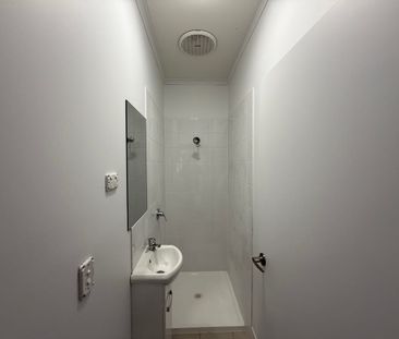 Fully Furnished Accommodation with Flexible Living - Photo 3