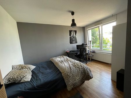 Location Appartement 4 pièces 77m² - Photo 3