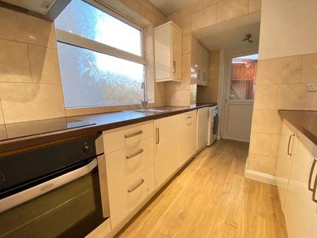 3 bedroom semi-detached house to rent - Photo 5