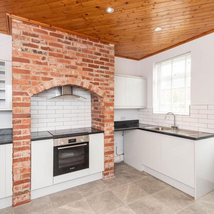 3 bedroom terraced house to rent - Photo 1