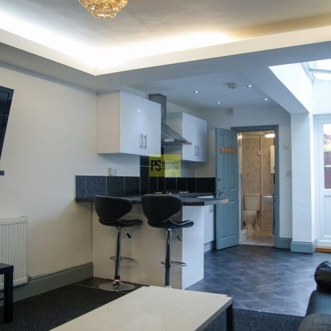 4 bedroom terraced house to rent - Photo 1