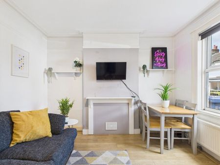 4 bedroom terraced house to rent - Photo 2