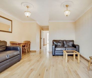 2 Bed Maisonette, Rembrandt Close, E14 - Photo 2