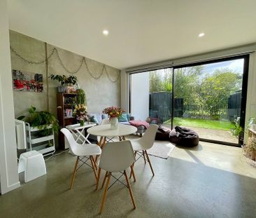 Charming 3BR Townhouse in Petone - Photo 3