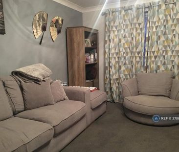 3 bedroom semi-detached house to rent - Photo 6