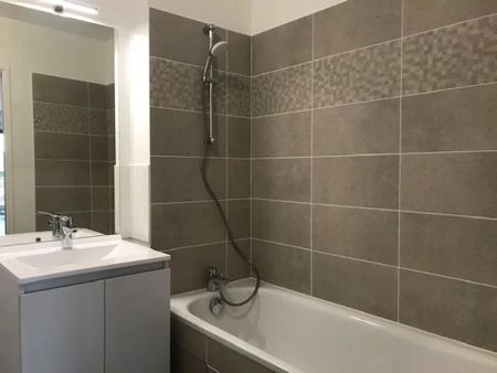 Location Appartement 3 pièces 62 m2 à Moissy-Cramayel - Photo 4