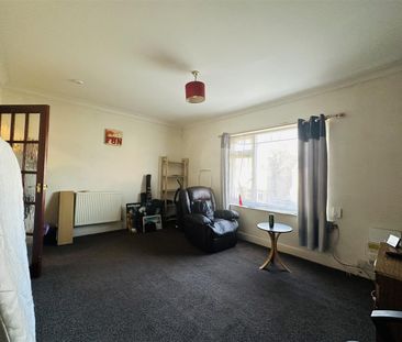 Arbury Road, Warwickshire, CV10 - Photo 2