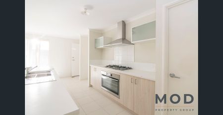 MUST SEE IN ELLENBROOK - Photo 2