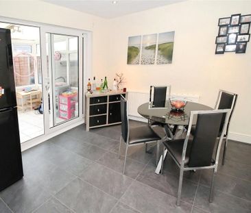 2 bedroom semi-detached house to rent - Photo 4