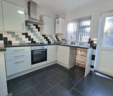 Ling Avenue - Photo 4