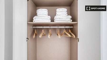 madrid, Community of Madrid 28010 - Photo 2