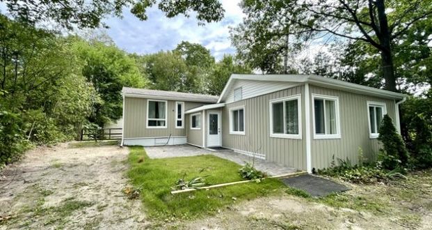 1409 River Rd. West Wasaga Beach Wasaga | $2600 per month | Plus Heat | Plus Water | Plus Hydro - Photo 1