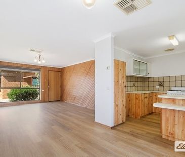 Neat & Low-Maintenance 2-Bedroom Unit in Quiet Court Location - Photo 4