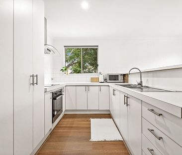 Recently renovated and perfectly positioned, this 2-bedroom apartment ticks all the boxes! - Photo 1