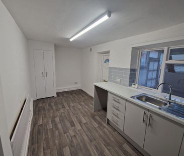 2 bedroom end of terrace house to rent - Photo 6