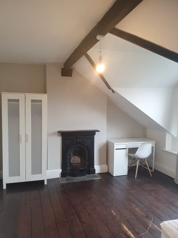 6 bedroom, 1 en-suite house - Photo 2